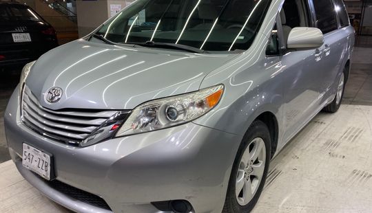 Toyota • Sienna