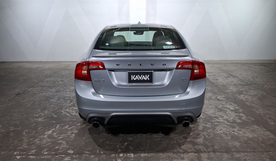 Volvo S60 2.0 R-DESIGN T6 AWD AUTO Sedan 2017