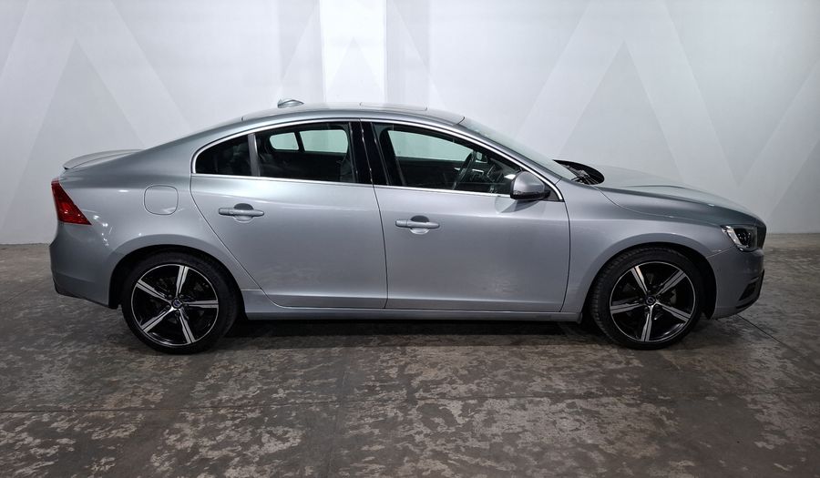 Volvo S60 2.0 R-DESIGN T6 AWD AUTO Sedan 2017