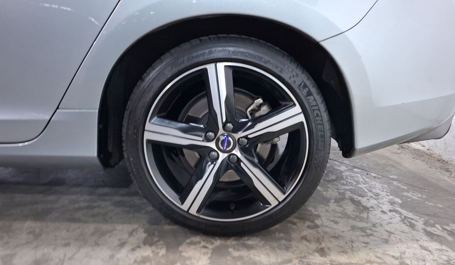 Volvo S60 2.0 R-DESIGN T6 AWD AUTO Sedan 2017