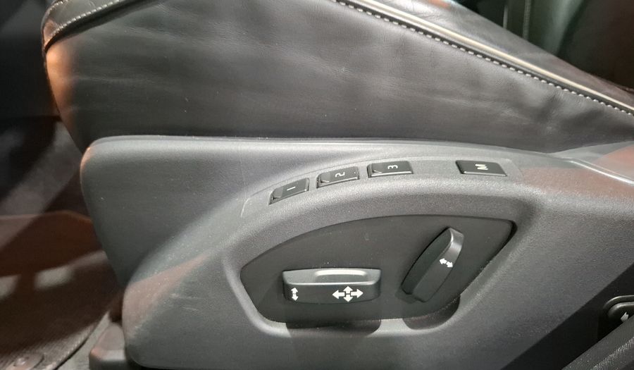 Volvo S60 2.0 R-DESIGN T6 AWD AUTO Sedan 2017