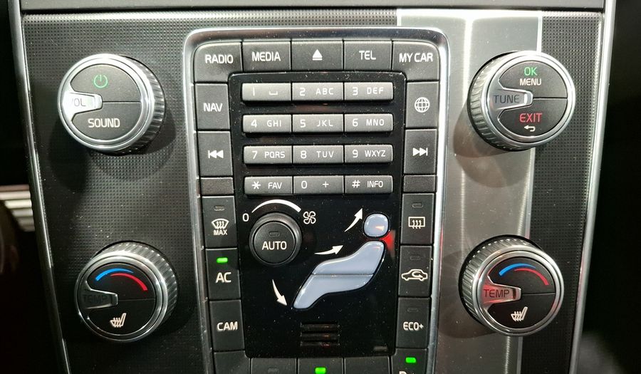 Volvo S60 2.0 R-DESIGN T6 AWD AUTO Sedan 2017