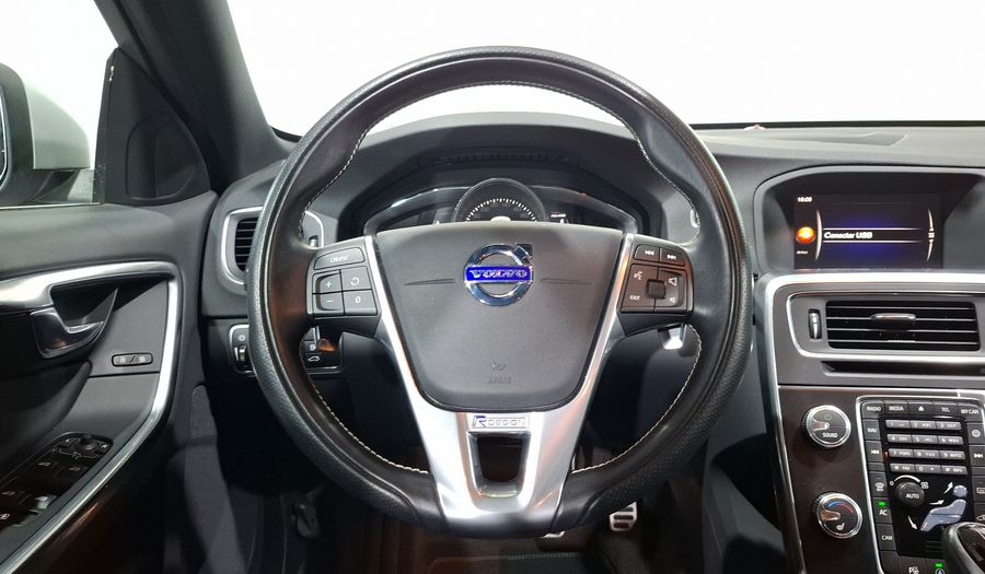 Volvo S60 2.0 R-DESIGN T6 AWD AUTO Sedan 2017