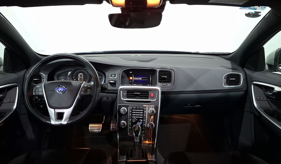 Volvo S60 2.0 R-DESIGN T6 AWD AUTO Sedan 2017