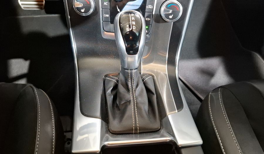 Volvo S60 2.0 R-DESIGN T6 AWD AUTO Sedan 2017