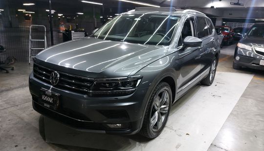 Volkswagen • Tiguan