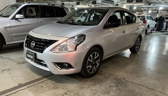 Nissan • Versa