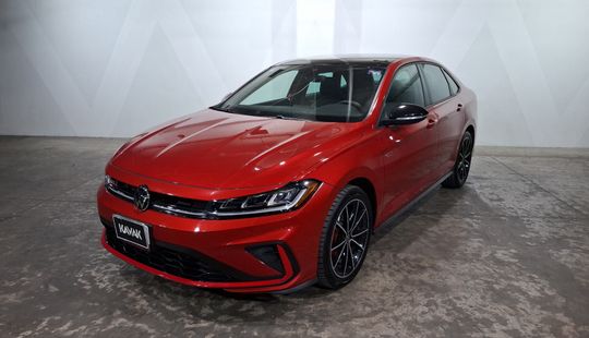 2025 • 7,634 km • Automático