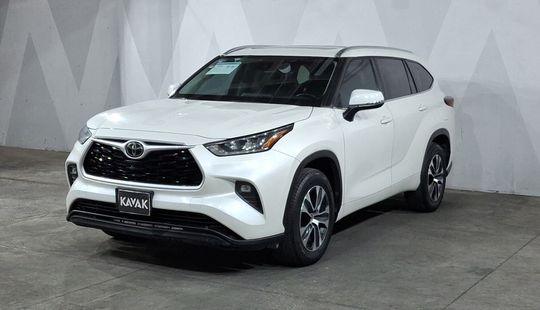 Toyota • Highlander