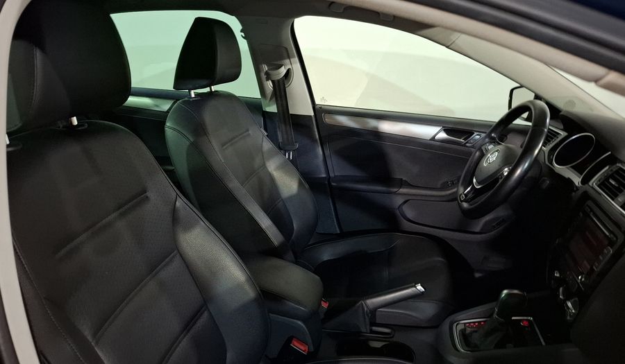 Volkswagen Jetta 2.5 SPORTLINE BOLSA PAQWELT TECHO TIP. Sedan 2015