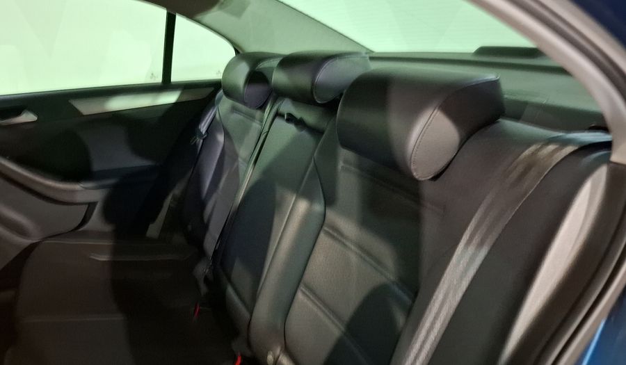 Volkswagen Jetta 2.5 SPORTLINE BOLSA PAQWELT TECHO TIP. Sedan 2015