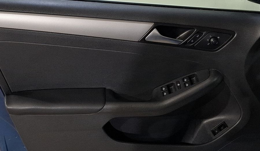 Volkswagen Jetta 2.5 SPORTLINE BOLSA PAQWELT TECHO TIP. Sedan 2015