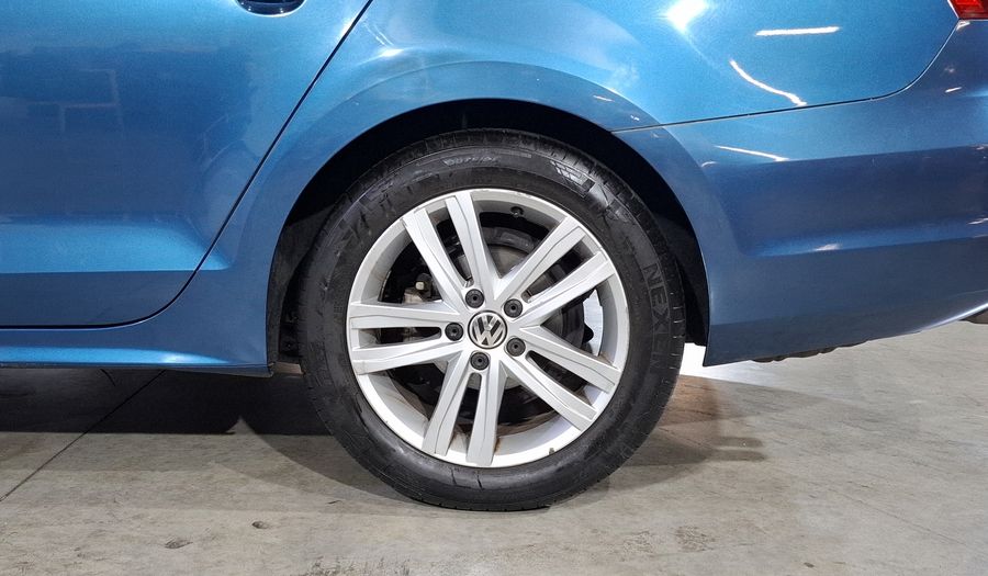 Volkswagen Jetta 2.5 SPORTLINE BOLSA PAQWELT TECHO TIP. Sedan 2015