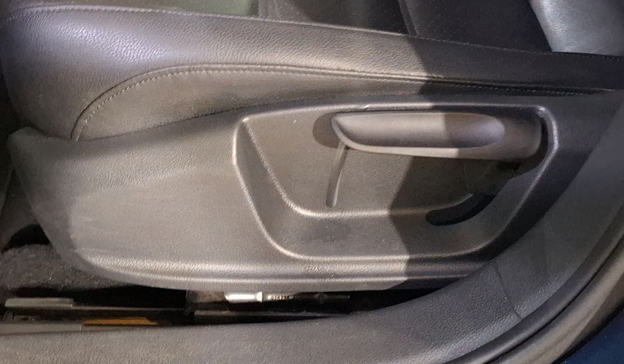 Volkswagen Jetta 2.5 SPORTLINE BOLSA PAQWELT TECHO TIP. Sedan 2015