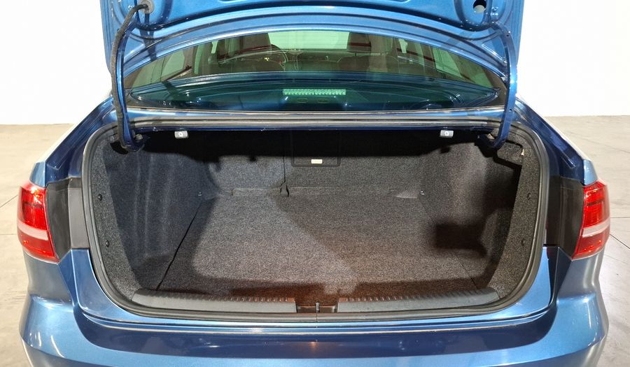 Volkswagen Jetta 2.5 SPORTLINE BOLSA PAQWELT TECHO TIP. Sedan 2015