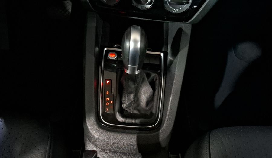 Volkswagen Jetta 2.5 SPORTLINE BOLSA PAQWELT TECHO TIP. Sedan 2015