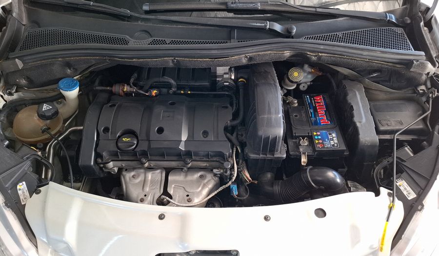 Peugeot 208 1.6 ALLURE TOUCHSCREEN MT Hatchback 2015