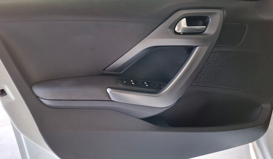 Peugeot 208 1.6 ALLURE TOUCHSCREEN MT Hatchback 2015