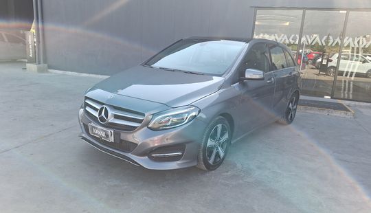 Mercedes Benz • Clase B