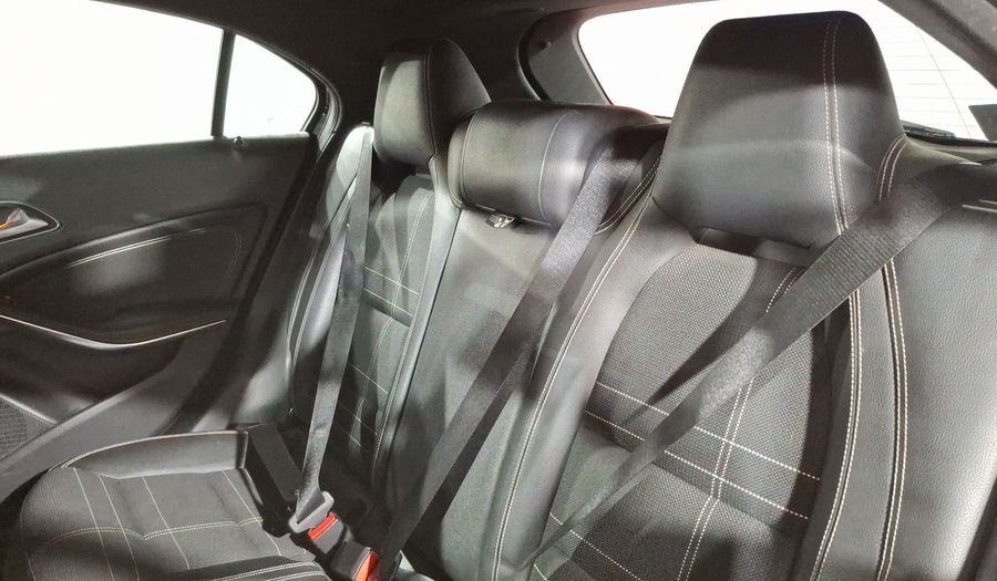 Mercedes Benz Clase A 1.6 200 URBAN Hatchback 2017