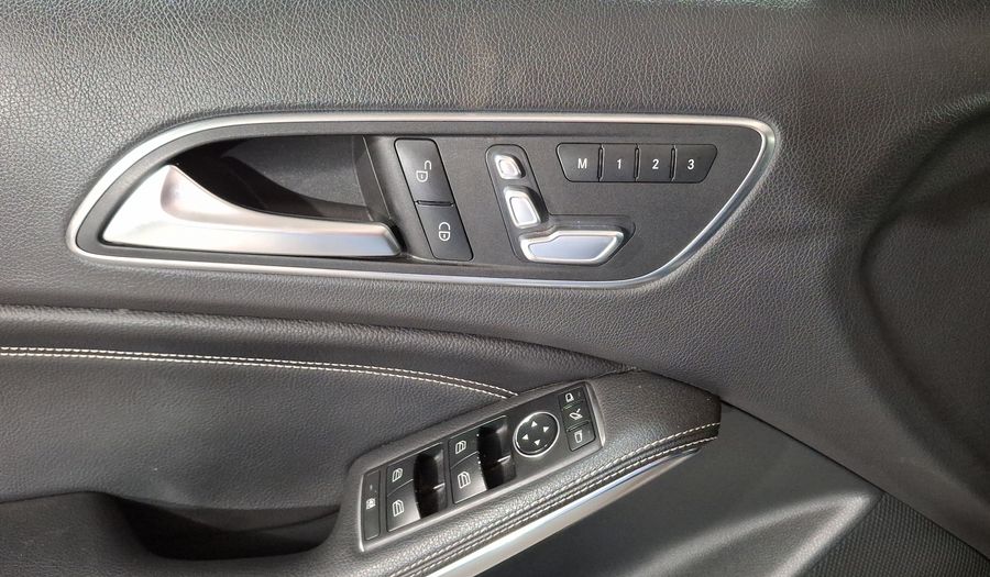 Mercedes Benz Clase A 1.6 200 URBAN Hatchback 2017