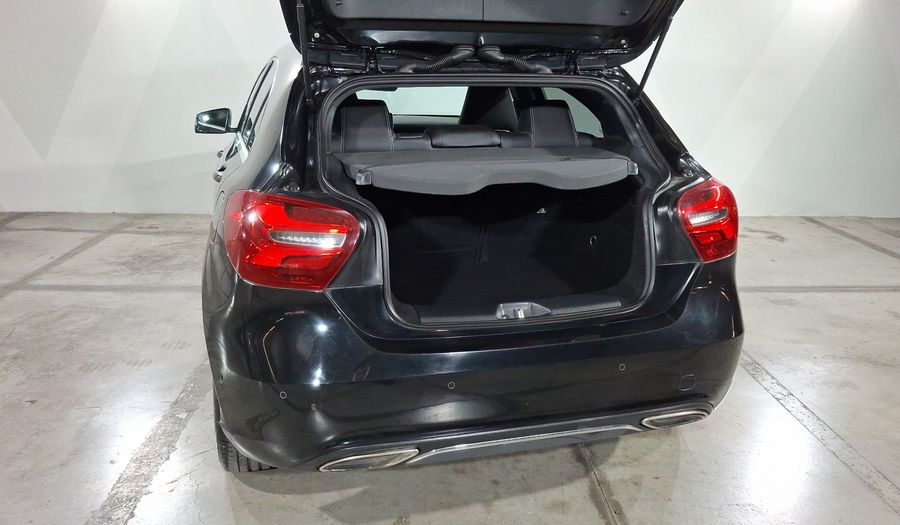 Mercedes Benz Clase A 1.6 200 URBAN Hatchback 2017