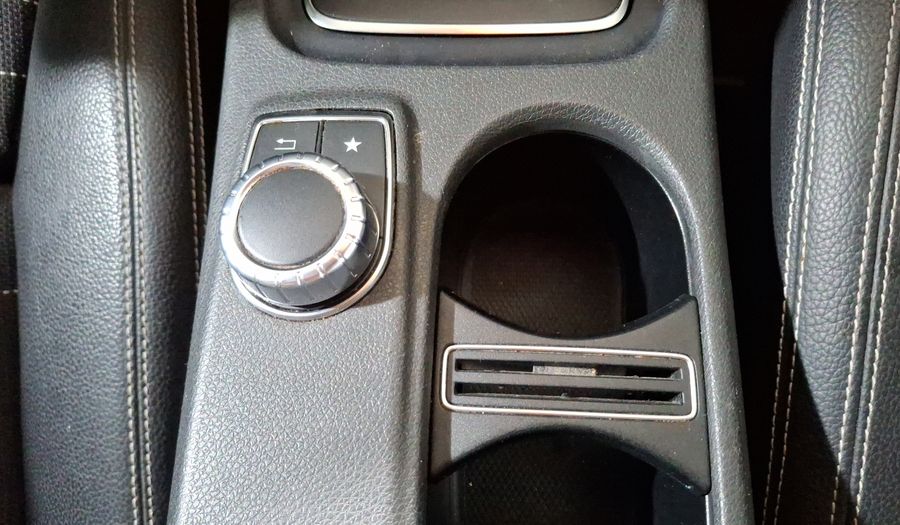 Mercedes Benz Clase A 1.6 200 URBAN Hatchback 2017