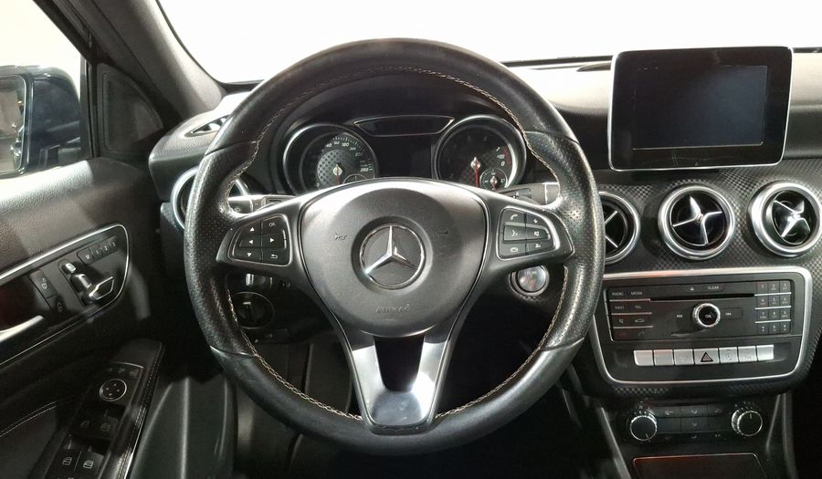 Mercedes Benz Clase A 1.6 200 URBAN Hatchback 2017