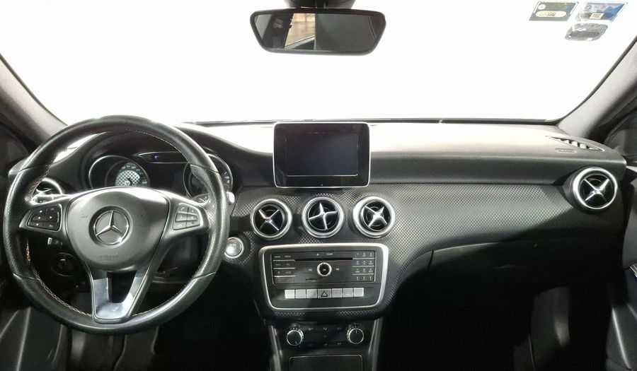 Mercedes Benz Clase A 1.6 200 URBAN Hatchback 2017