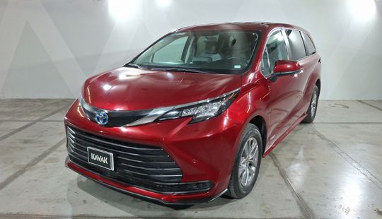 Toyota • Sienna