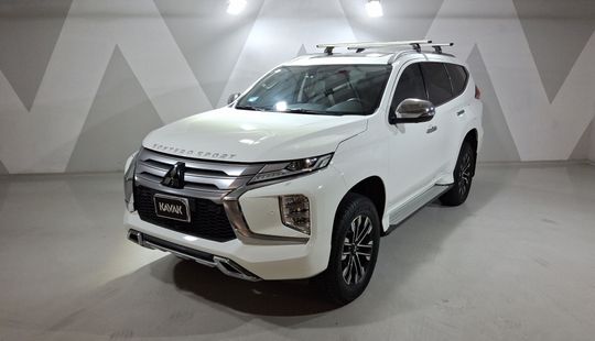 Mitsubishi • Montero