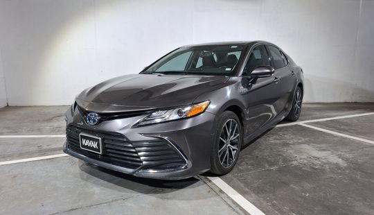 Toyota • Camry