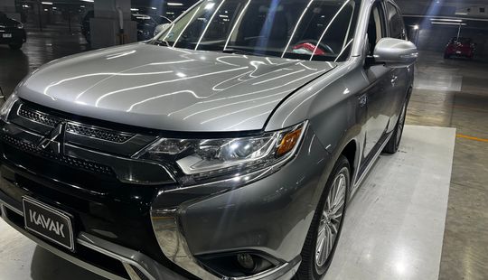 Mitsubishi • Outlander