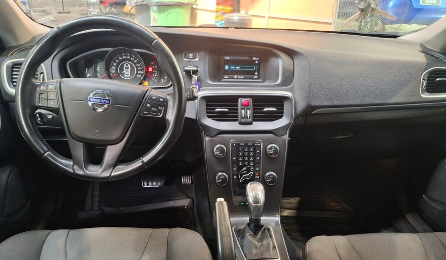 Volvo V40 1.6 T4 CROSS COUNTRY Hatchback 2013