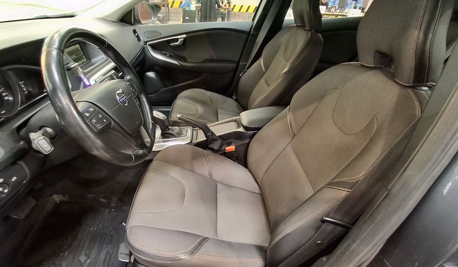 Volvo V40 1.6 T4 CROSS COUNTRY Hatchback 2013