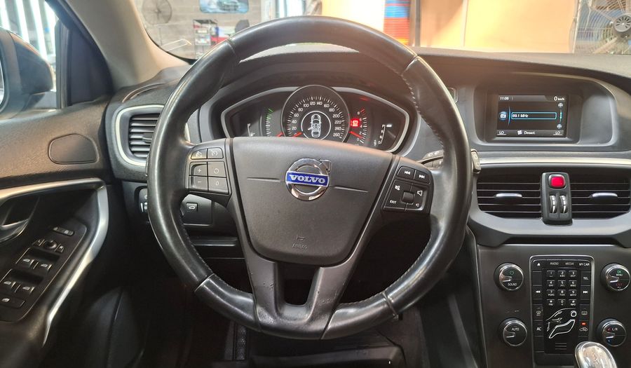 Volvo V40 1.6 T4 CROSS COUNTRY Hatchback 2013