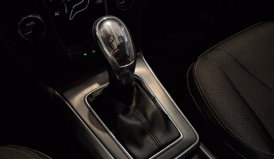 Volvo V40 1.6 T4 CROSS COUNTRY Hatchback 2013