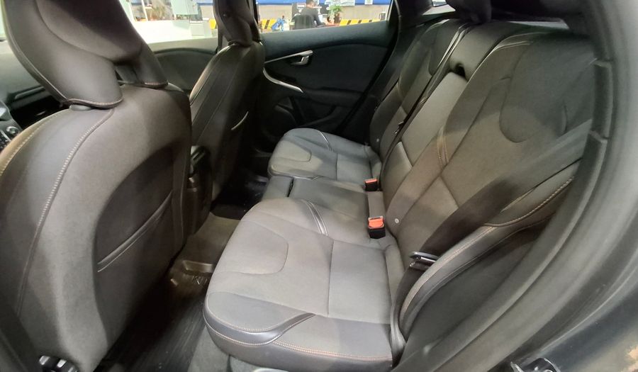 Volvo V40 1.6 T4 CROSS COUNTRY Hatchback 2013