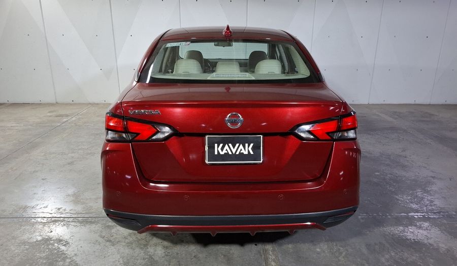 Nissan Versa 1.6 PLATINUM CVT Sedan 2021