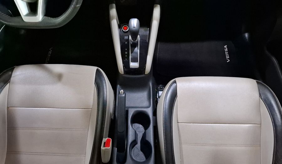 Nissan Versa 1.6 PLATINUM CVT Sedan 2021