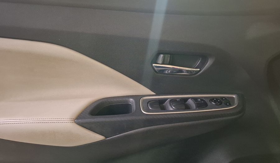 Nissan Versa 1.6 PLATINUM CVT Sedan 2021