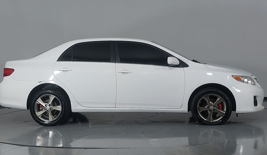 Toyota Corolla 1.8 XLE AT Sedan 2013