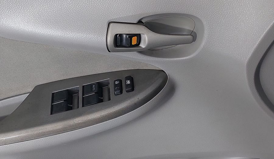 Toyota Corolla 1.8 XLE AT Sedan 2013