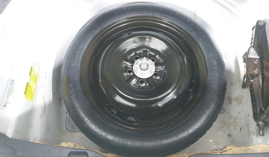 Toyota Corolla 1.8 XLE AT Sedan 2013