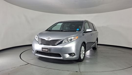Toyota • Sienna