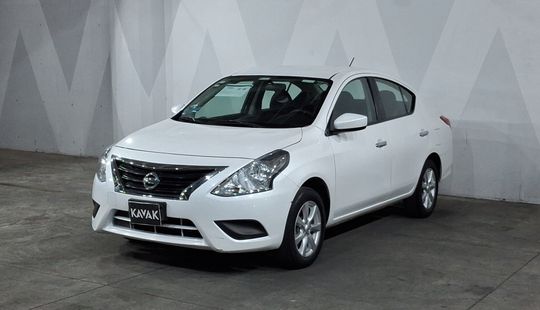Nissan • Versa