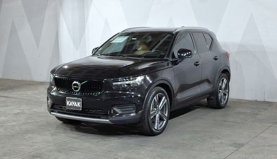 Volvo • XC40