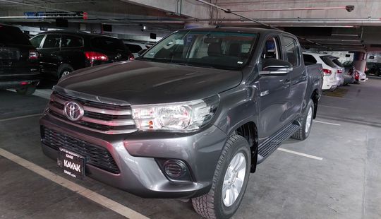 Toyota • Hilux