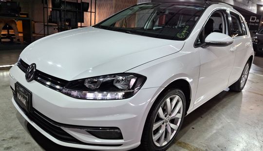 Volkswagen • Golf