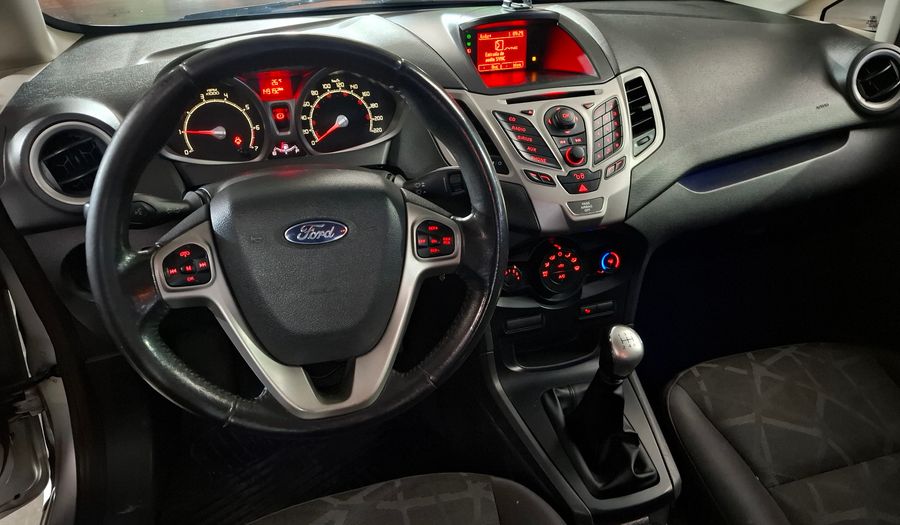 Ford Fiesta Kinetic Design 1.6 16V TITANIUM Hatchback 2011